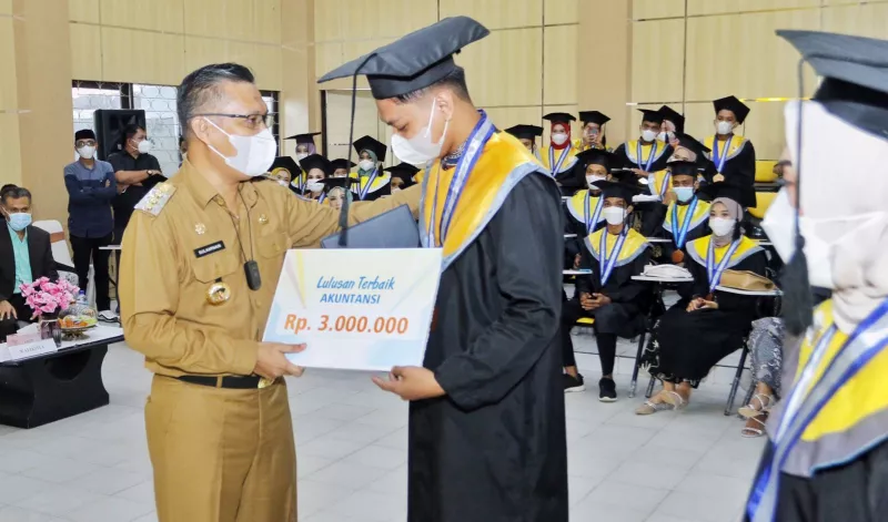 Wali Kota Berharap Alumni FEB UHO Bisa Terapkan Ilmunya