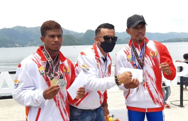 Sofianto dan Burhan Raih Perak