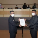 Wali Kota Kendari Serahkan Raperda KUA PPAS APBD Tahun 2022