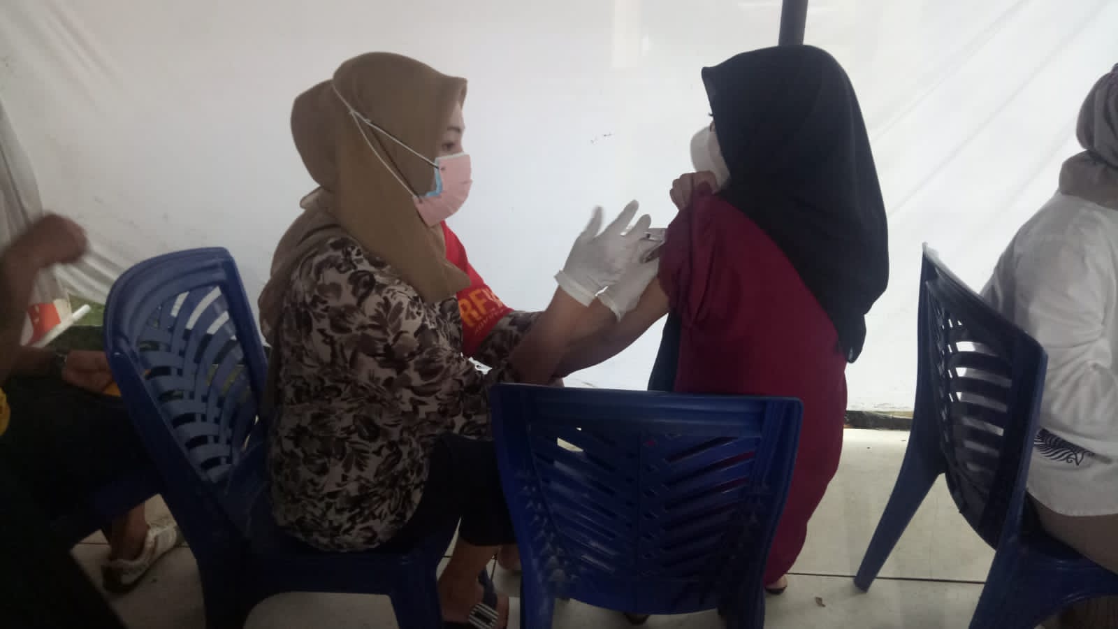 Kelurahan Punggaloba Laksanakan Vaksinasi Massal