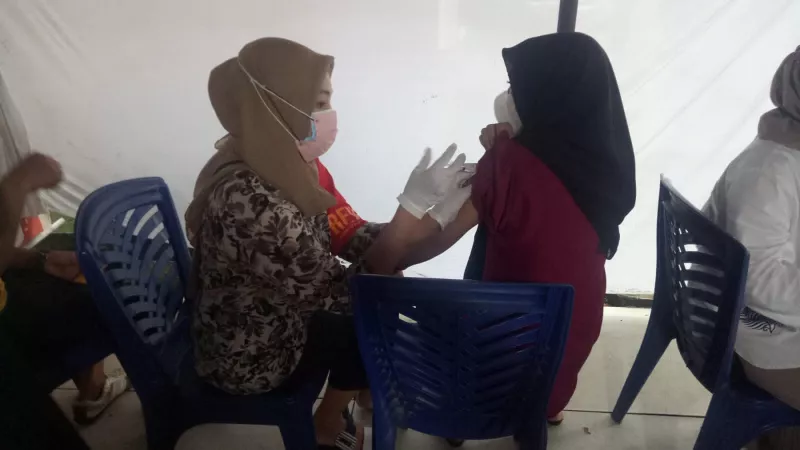 Kelurahan Punggaloba Laksanakan Vaksinasi Massal