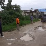 Ketua DPRD Kendari Tinjau Jalan Rusak di Jalan Segar