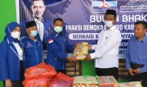Fraksi Demokrat Konsel Salurkan Sejumlah Paket Bantuan