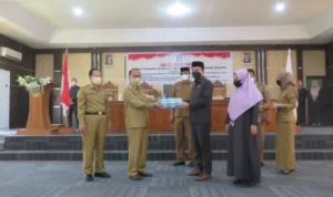 Pemkab Konsel.Serahkan Dokumen KUAPPPAS Perubahan ke DPRD