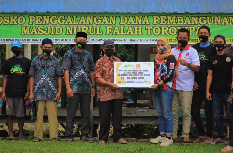 Gerindra Sultra dan ASR Beri Bantuan Pembangunan Mesjid di Kecamatan Soropia