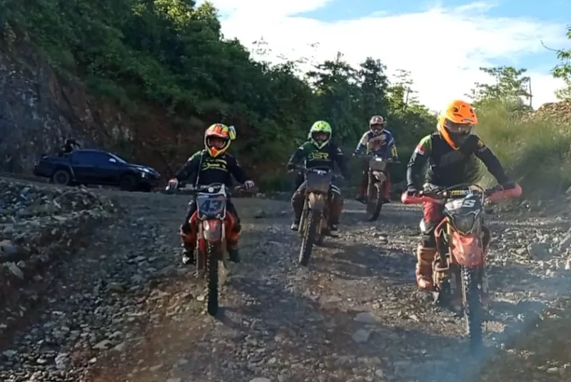 50 Rider ASR Raving Team Jelajahi Molawe