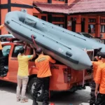 Sebuah Mobil Terjun Di Sungai ,Saat Menyebrang Menaiki Pincara