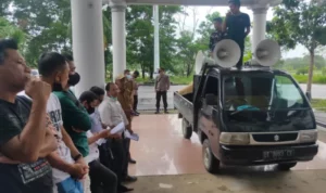 Masyarakat Konsel Protes Rencana Pemkab Konsel Meminjam ke PT SMI