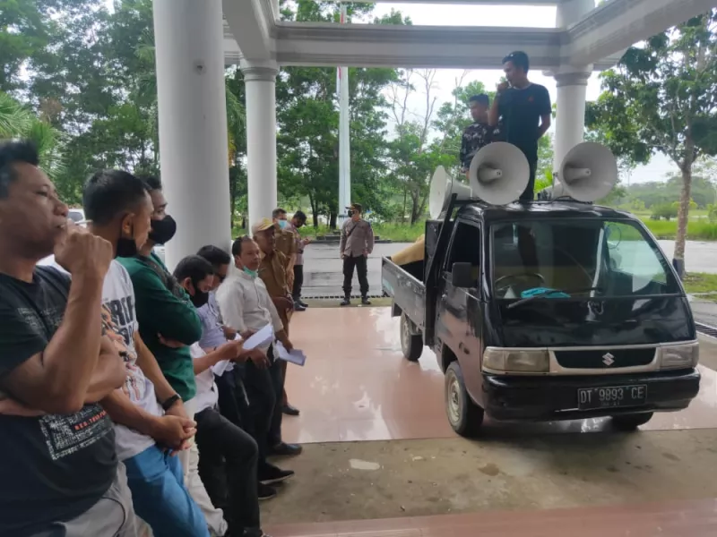 Masyarakat Konsel Protes Rencana Pemkab Konsel Meminjam ke PT SMI