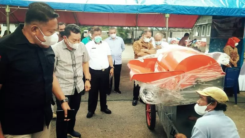 Bupati Butur, Serahkan 30 Unit Alsintan ke Kelompok Tani