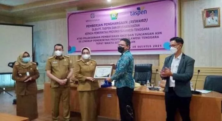 Pemprov Sultra Terima Penghargaan dari PT Taspen dan BPJS Cabang Kendari