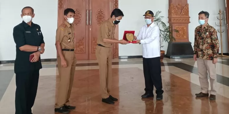 Bupati Konsel Studi Banding ke Madiun Demi Kembangkan Porang