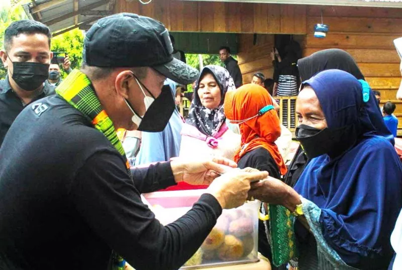 Pelaku UMKM di Batauga Terima Bantuan dari ASR