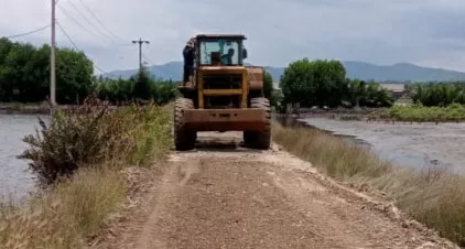 PT VDNI Benahi Jalan di Desa Ululalimbue