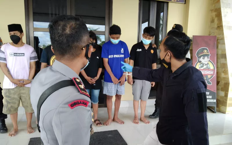 Dua Sepasang Kekasih Nekat Mencuri Motor Demi Kebahagian Bersama