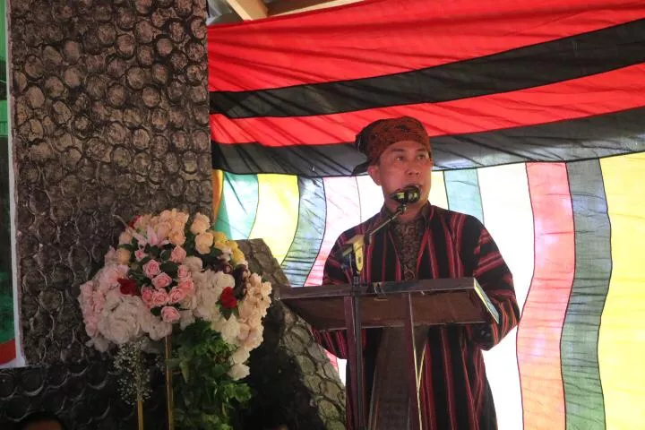 ASR Dinobatkan Sebagai Tokoh Adat Tertinggi di Katobengke, Lipu Baubau