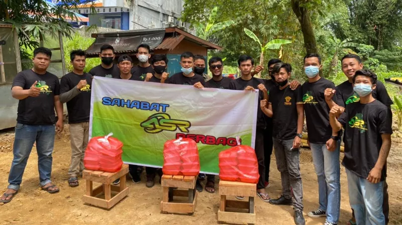 Pekerja Cuci Mobil Kumbohu Terima Bantuan dari ASR
