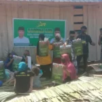 ASR Bombana Silaturahmi dengan Pengrajin Atap Rumbia