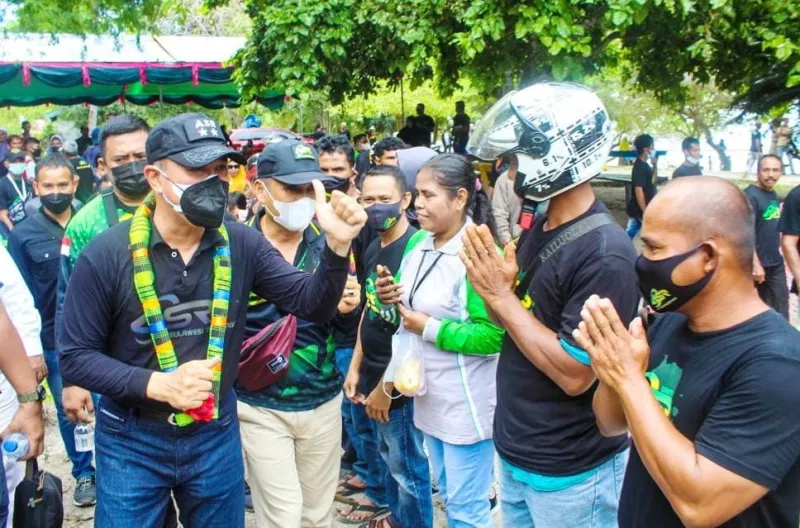 Ribuan Warga Busel Sambut Antusias ASR