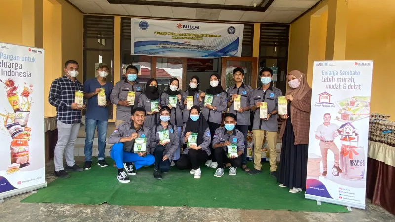 Peringati Hari Pangan, HMJG Poltekkes Kendari Gelar Pasar Murah