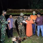 Brimob Sultra Santuni Janda Lansia di Konsel