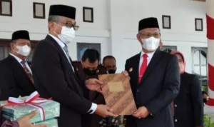 IMG-20211110-WA0019 Wali Kota Kendari Terima 106 Sertifikat dari BPN