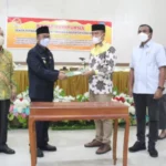 Pemkab Konsel Serahkan KUA PPAS 2022 ke DPRD