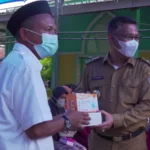 Wali Kota Kendari Serahkan Bantuan Pangan Non Tunai di Kecamatan Puuwatu