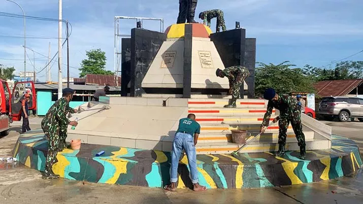 Personel Sat Brimobda Sultra Laksanakan Giat Perawatan Tugu Perjuang Korps Brimob Polri