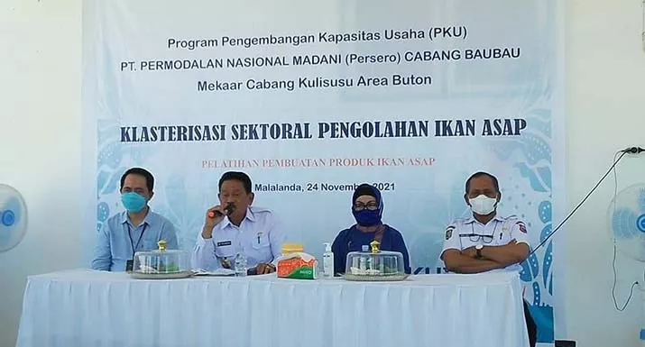 Bupati Butur, Buka Pelatihan Klasterisasi Sektoral Pengolahan Ikan Asap