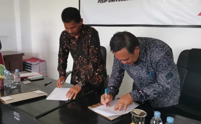 Dekan Fisip UHO Taken MoU MBKM Dengan Fisip USN Kolaka
