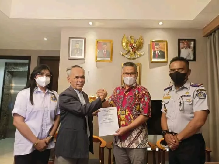 Pemerintah Kota Kendari Terima 3000 Lampu Penerangan Jalan Umum