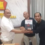 IMG-20211215-WA0028 Gerindra Sultra Serahkan Mobil Operasional ke DPC Buton