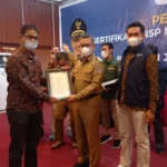 .Wali Kota Serahkan Sertifikat BNSP pada UMKM di Kendari