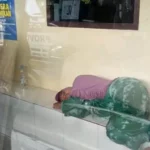 Seorang Ibu Menangis Histeris, Anaknya Dibawa Lari