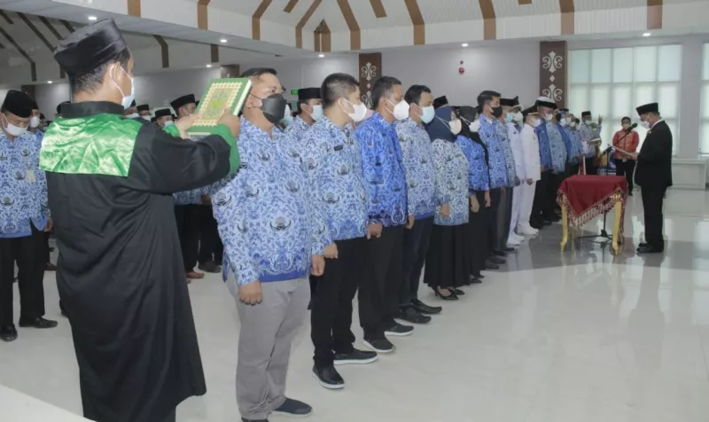 Bupati Konsel Lantik Ratusan Pejabatnya