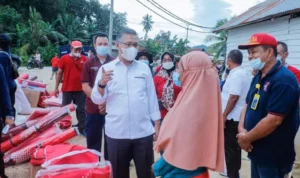 angin puting Pemkot Serahkan Bantuan pada Korban Angin Puting Beliung
