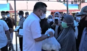 Warga dan UMK di Mandonga Dapat Dana Bergulir Serta Bansos dari Wali Kota