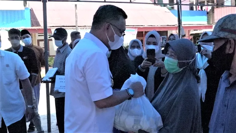 Warga dan UMK di Mandonga Dapat Dana Bergulir Serta Bansos dari Wali Kota