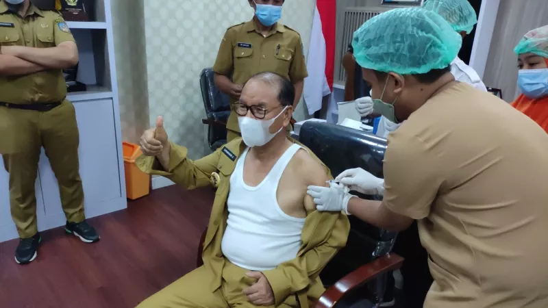 Bupati dan Wabup Konsel Jalani Vaksin Dosis ke-3