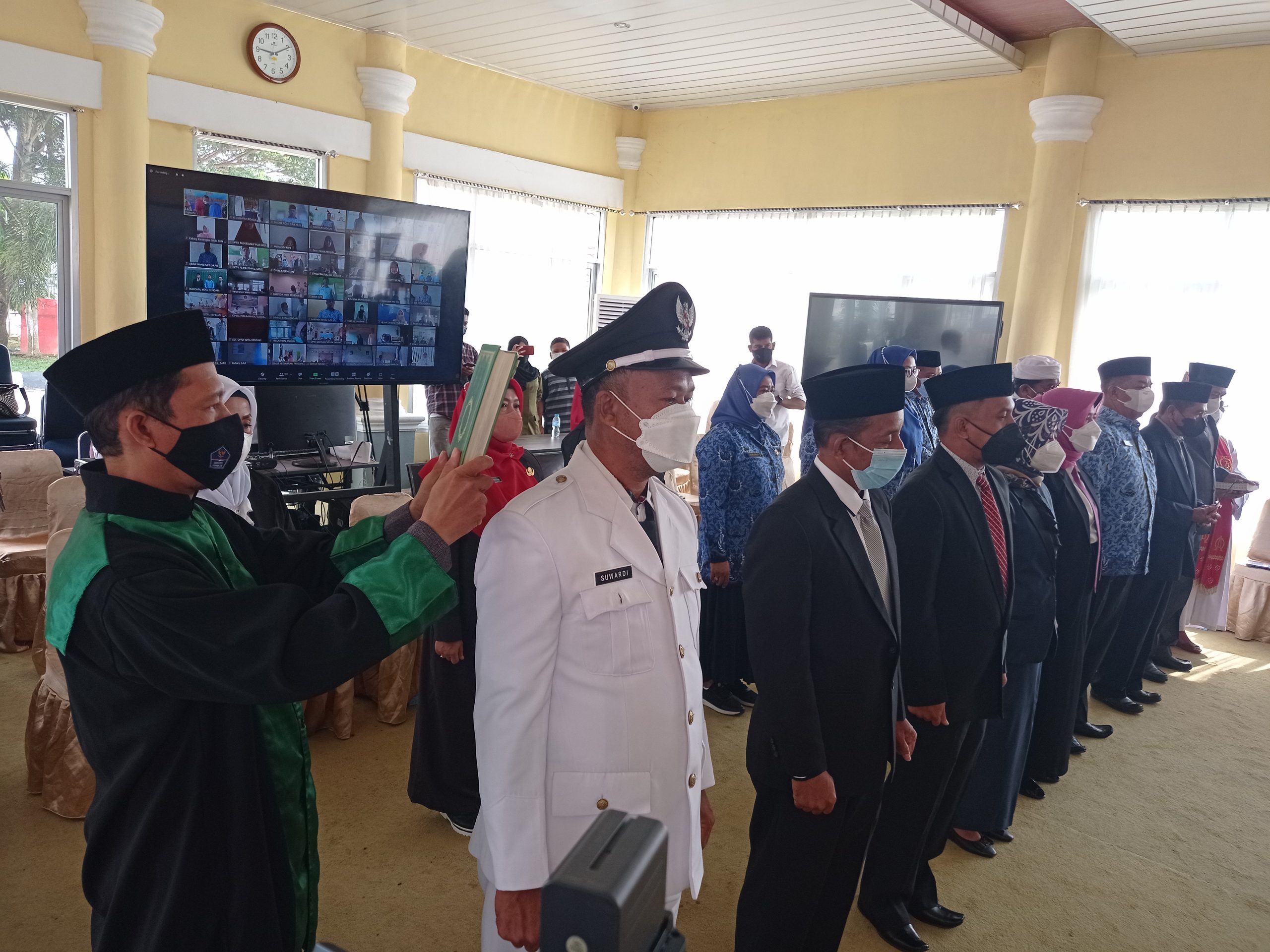Wali Kota Kendari melantik ratusan pejabat Pemkot bertempat di rumah jabatan Wali Kota Kendari. Foto: Wahyu/Kendariaktual