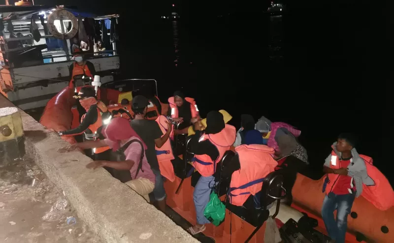 Sebuah Longboat Dilaporkan Mengalami Mati Mesin di Perairan Siompu