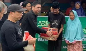 ASLI dan ASR Berikan Batuan ke Korban Kebakaran di Bungkutoko