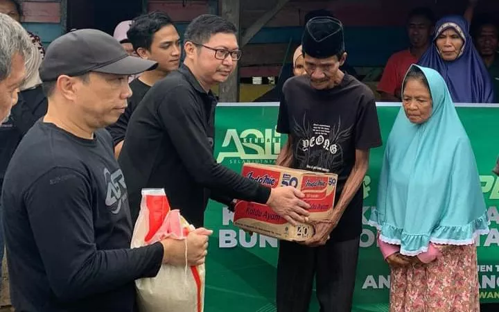 ASLI dan ASR Berikan Batuan ke Korban Kebakaran di Bungkutoko
