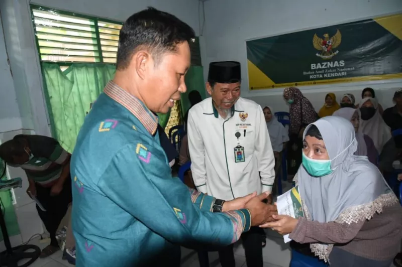 36 Usaha Mikro Kecil Dapat Bantuan dari Zakat ASN Kota Kendari