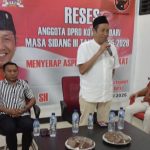 CREATOR: gd-jpeg v1.0 (using IJG JPEG v62), quality = 82? RESES - Reses anggota DPRD Kota Kendari Ishak Ismail di Kelurahan Kemaraya. FOTO : ISTIMEWA