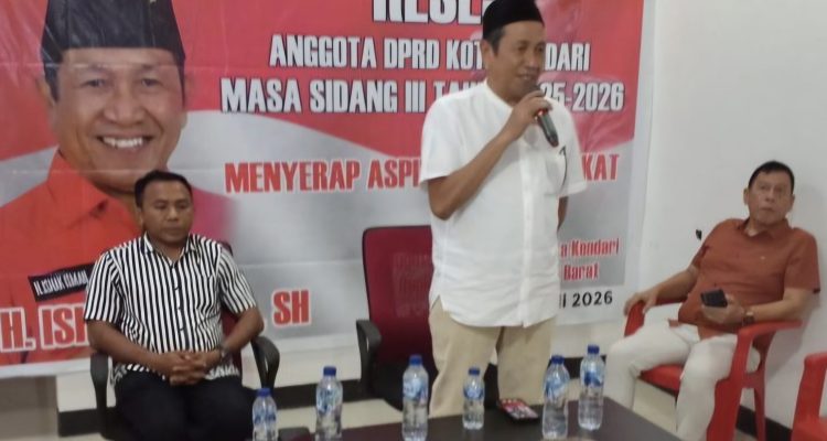 CREATOR: gd-jpeg v1.0 (using IJG JPEG v62), quality = 82? RESES - Reses anggota DPRD Kota Kendari Ishak Ismail di Kelurahan Kemaraya. FOTO : ISTIMEWA