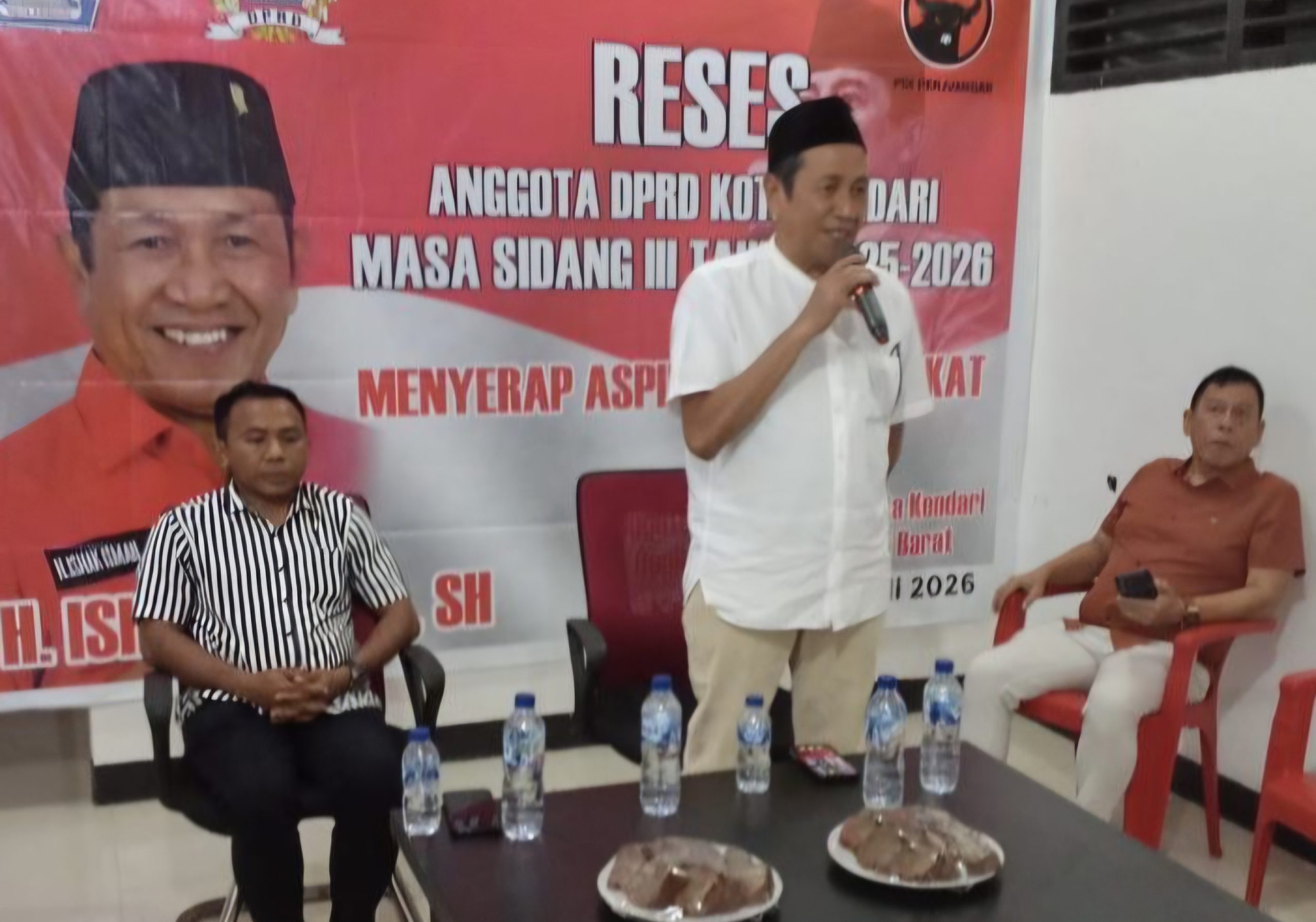 RESES - Reses anggota DPRD Kota Kendari Ishak Ismail di Kelurahan Kemaraya. FOTO : ISTIMEWA